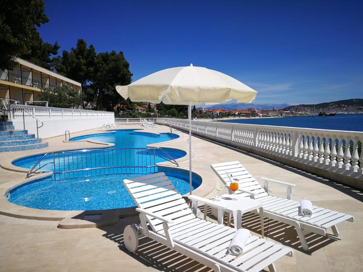 Hotel Val All Inclusive Доньї-Сегет Екстер'єр фото