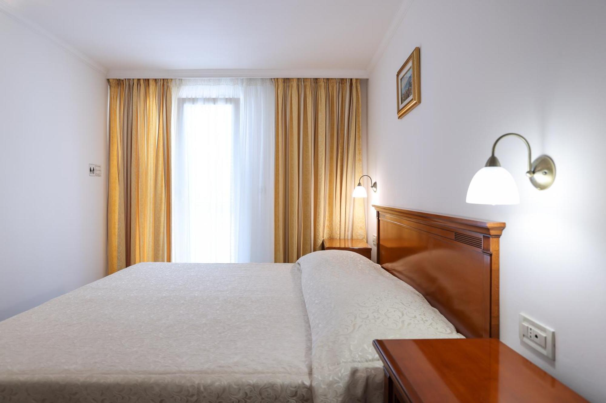 Hotel Val All Inclusive Доньї-Сегет Екстер'єр фото