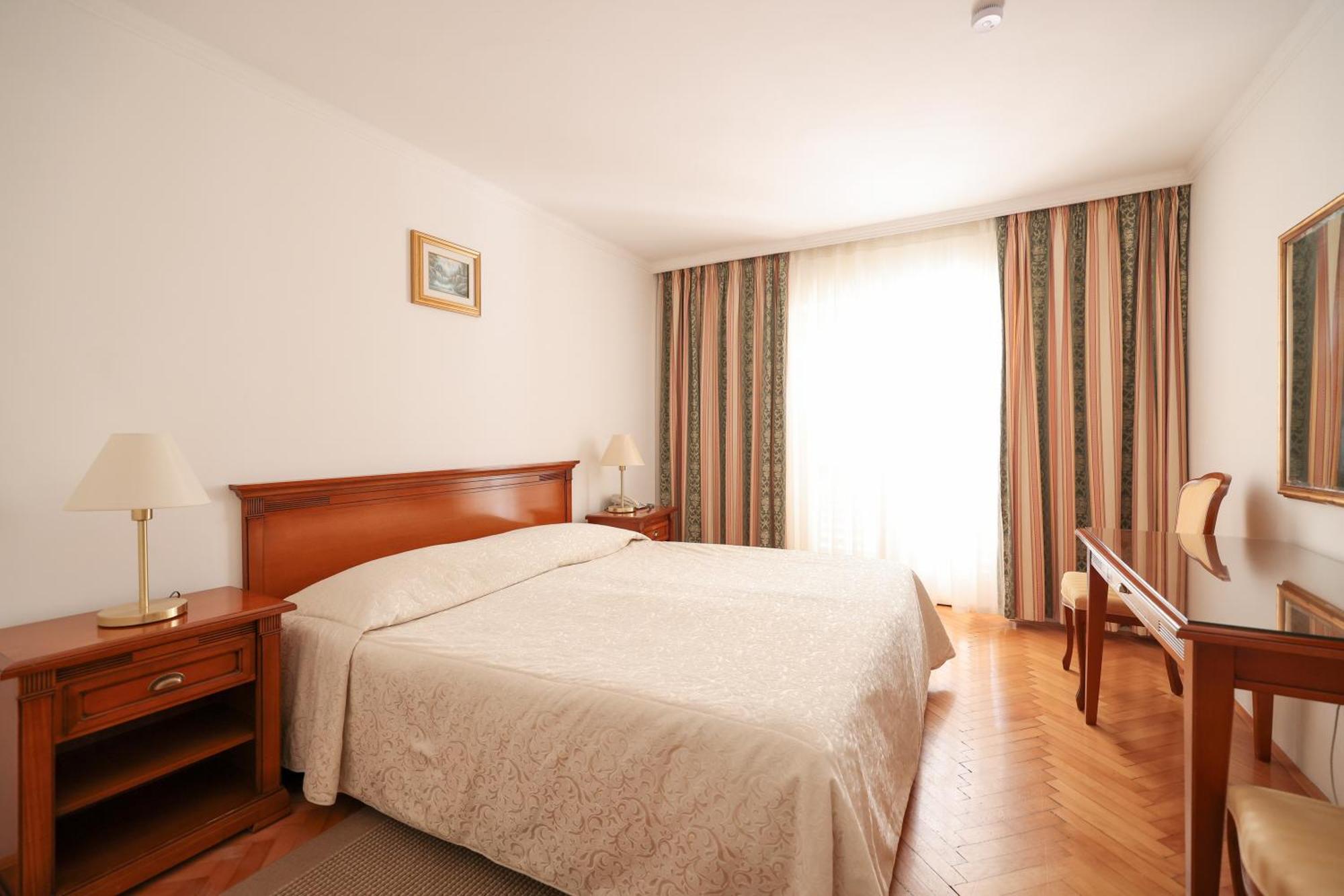 Hotel Val All Inclusive Доньї-Сегет Екстер'єр фото