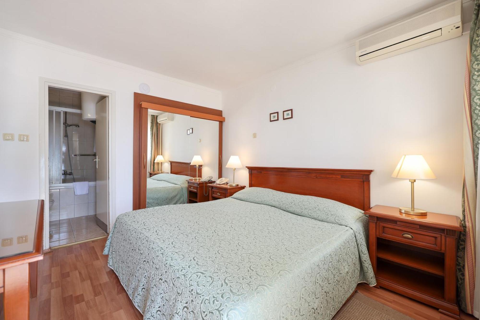 Hotel Val All Inclusive Доньї-Сегет Екстер'єр фото