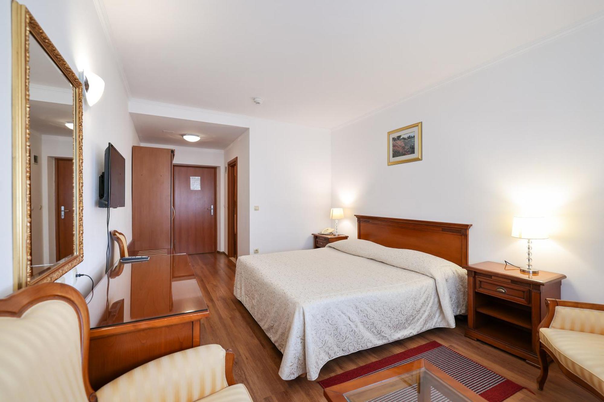 Hotel Val All Inclusive Доньї-Сегет Екстер'єр фото