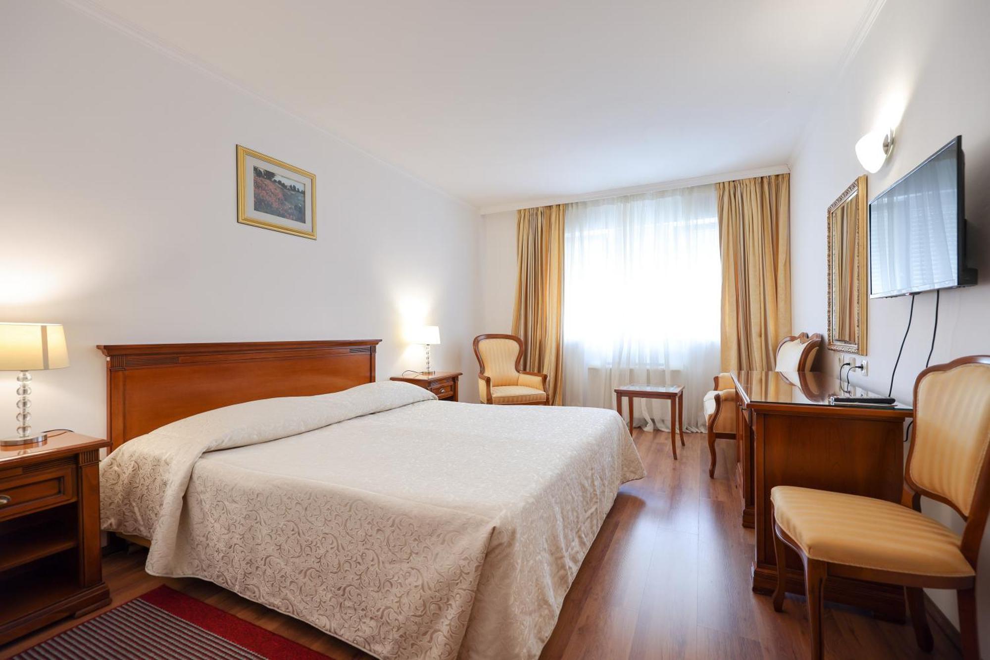 Hotel Val All Inclusive Доньї-Сегет Екстер'єр фото