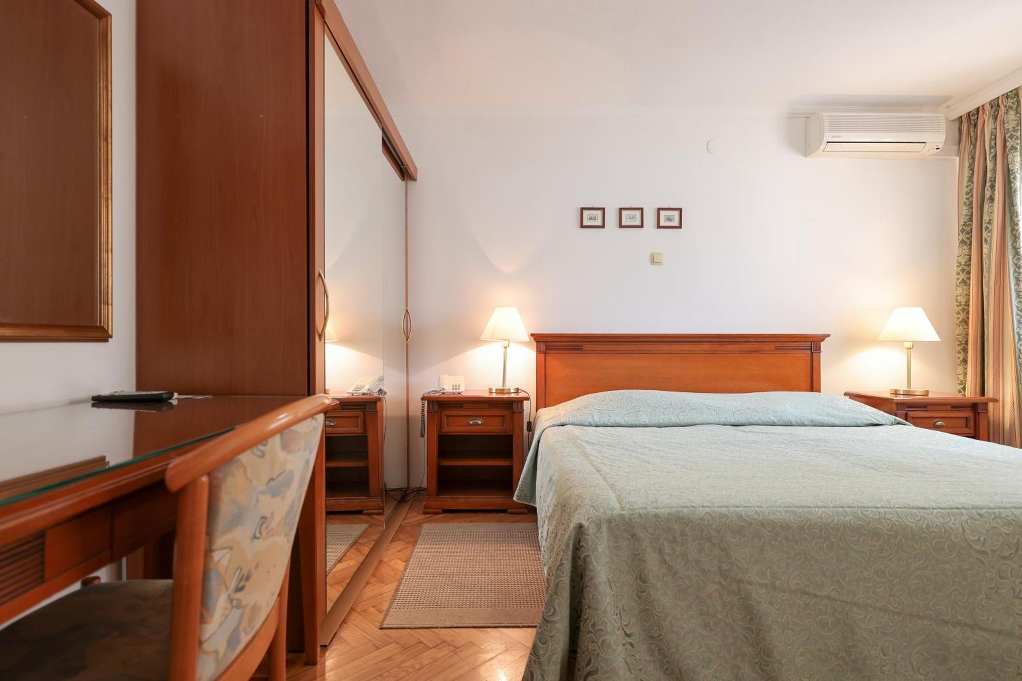 Hotel Val All Inclusive Доньї-Сегет Екстер'єр фото