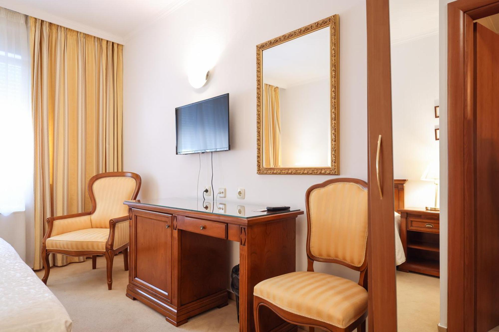 Hotel Val All Inclusive Доньї-Сегет Екстер'єр фото