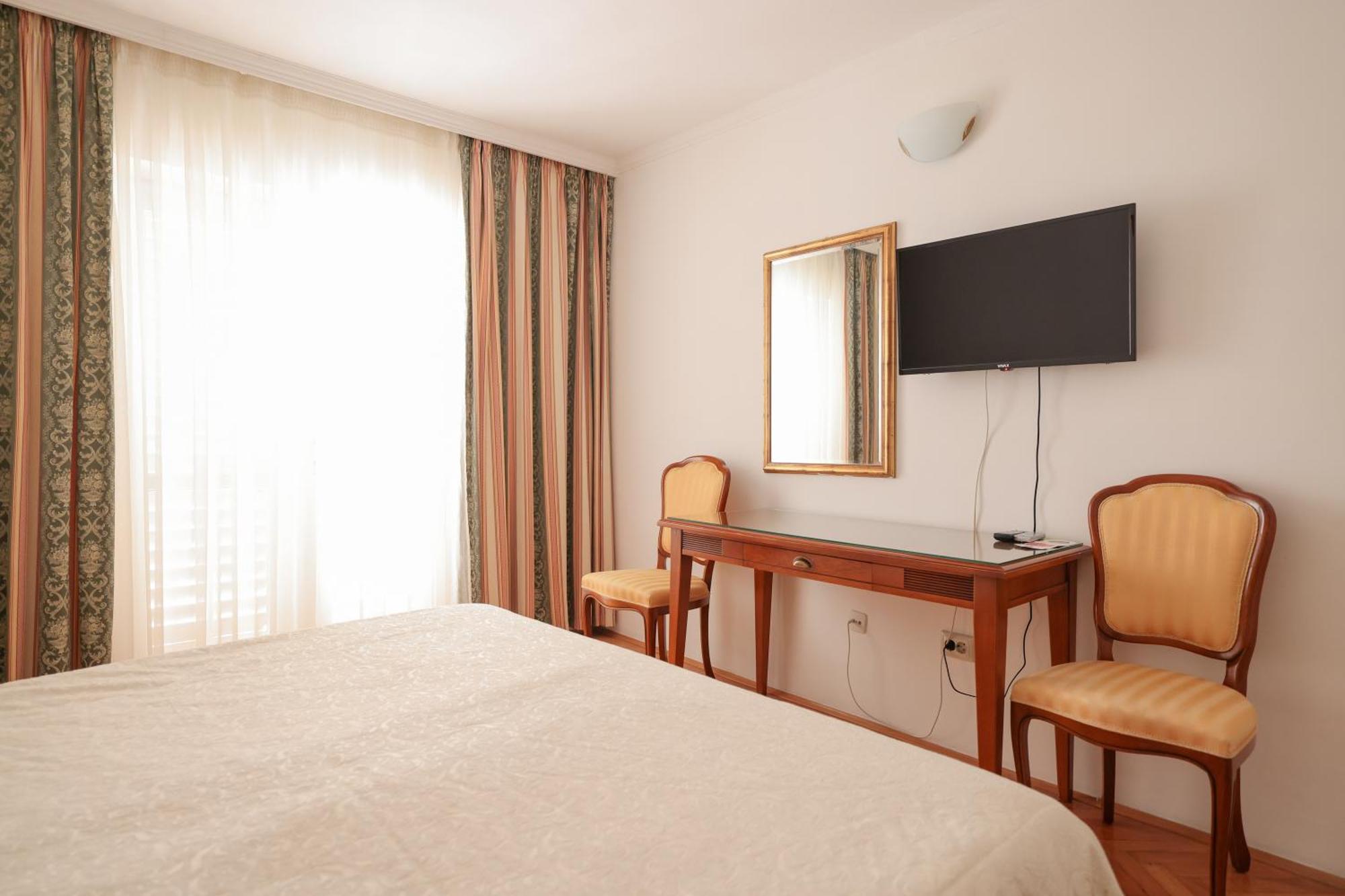 Hotel Val All Inclusive Доньї-Сегет Екстер'єр фото