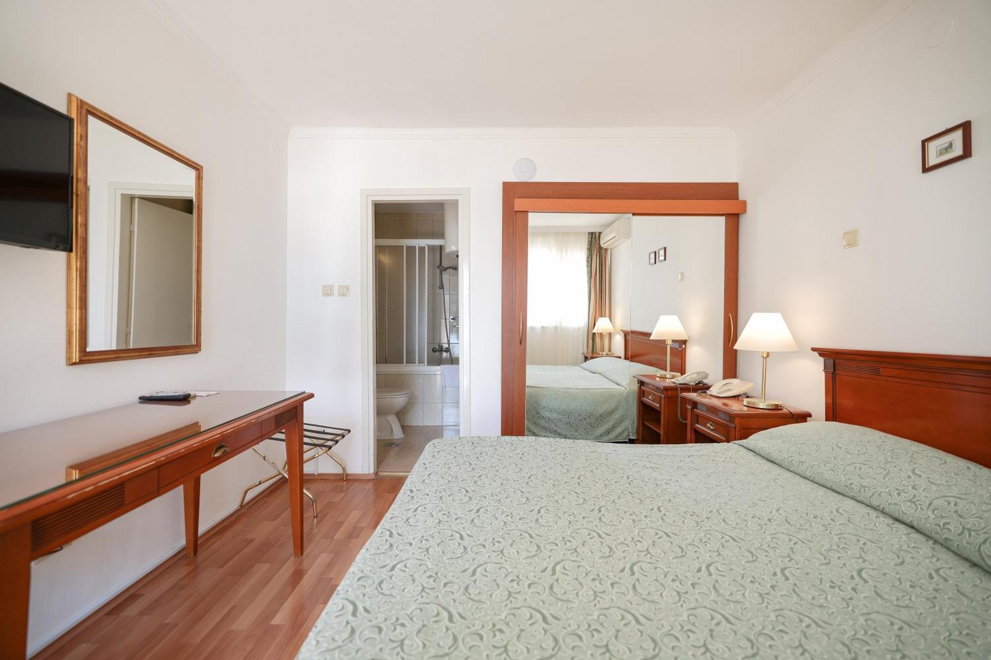 Hotel Val All Inclusive Доньї-Сегет Екстер'єр фото