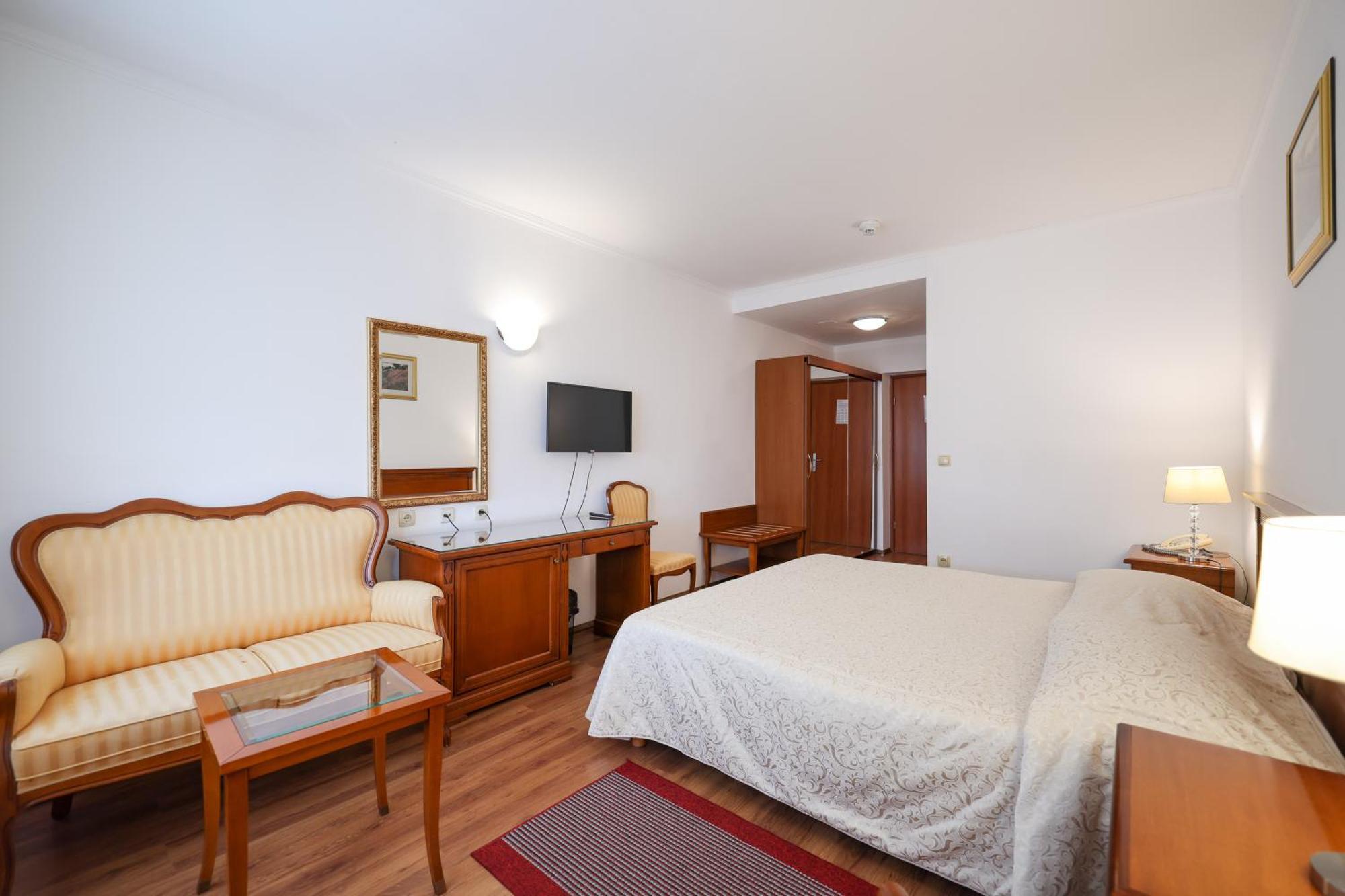 Hotel Val All Inclusive Доньї-Сегет Екстер'єр фото
