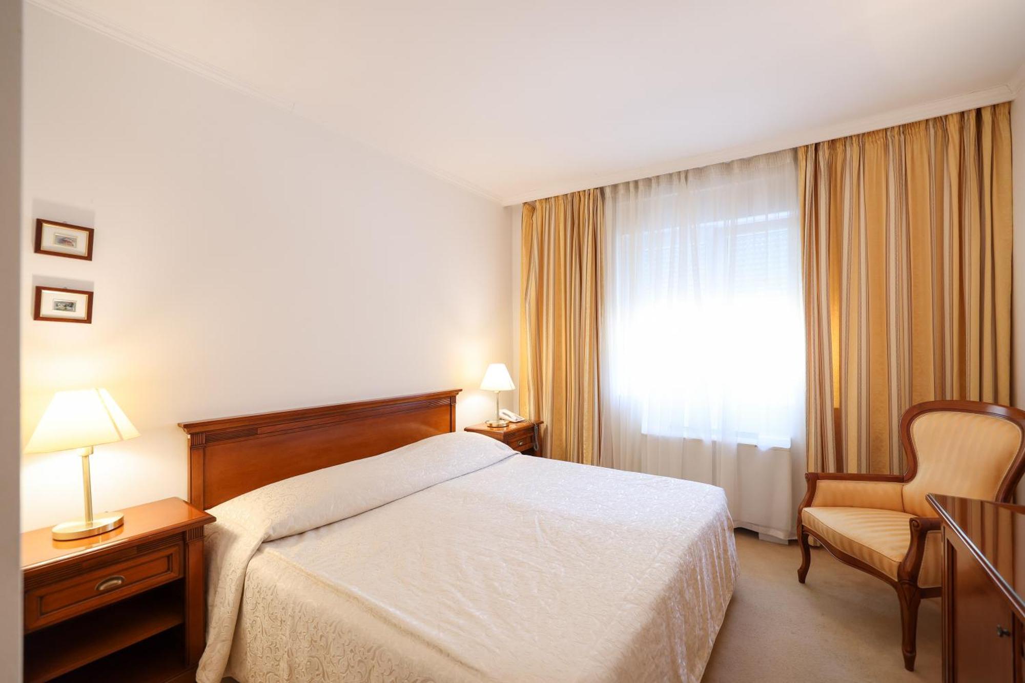 Hotel Val All Inclusive Доньї-Сегет Екстер'єр фото