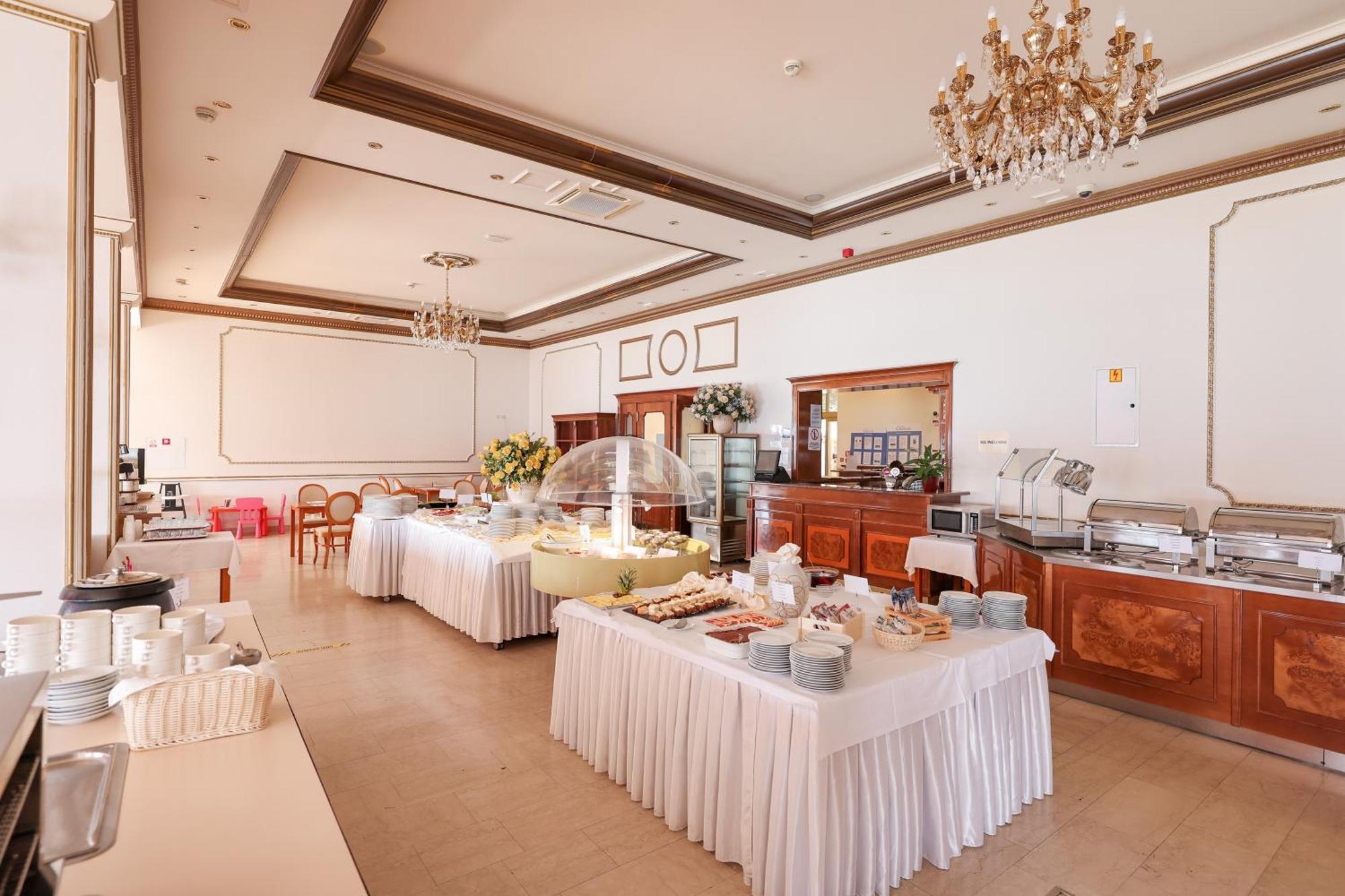 Hotel Val All Inclusive Доньї-Сегет Екстер'єр фото